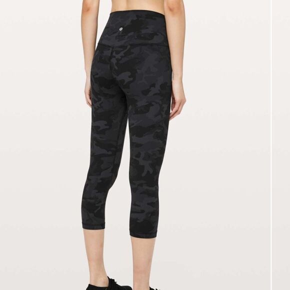 Lululemon Align Crop *21"
Incognito Camo Multi Grey
Size 6 - Picture 5 of 12